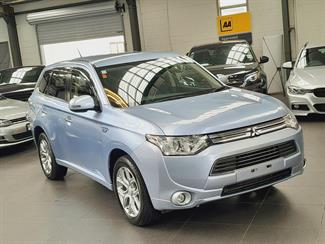 2014 Mitsubishi Outlander - Thumbnail