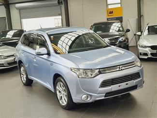 2014 Mitsubishi Outlander - Thumbnail