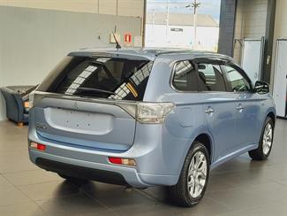 2014 Mitsubishi Outlander - Thumbnail