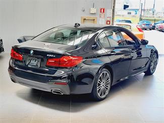 2017 BMW 530e - Thumbnail