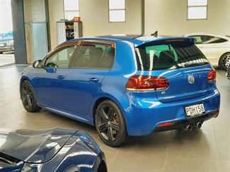 2011 Volkswagen Golf - Thumbnail