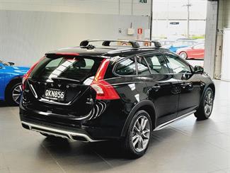 2016 Volvo V60 - Thumbnail