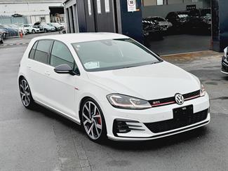 2017 Volkswagen Golf - Thumbnail