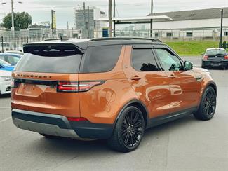 2017 Land Rover Discovery - Thumbnail