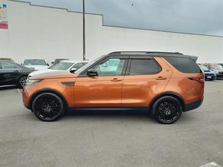 2017 Land Rover Discovery - Thumbnail