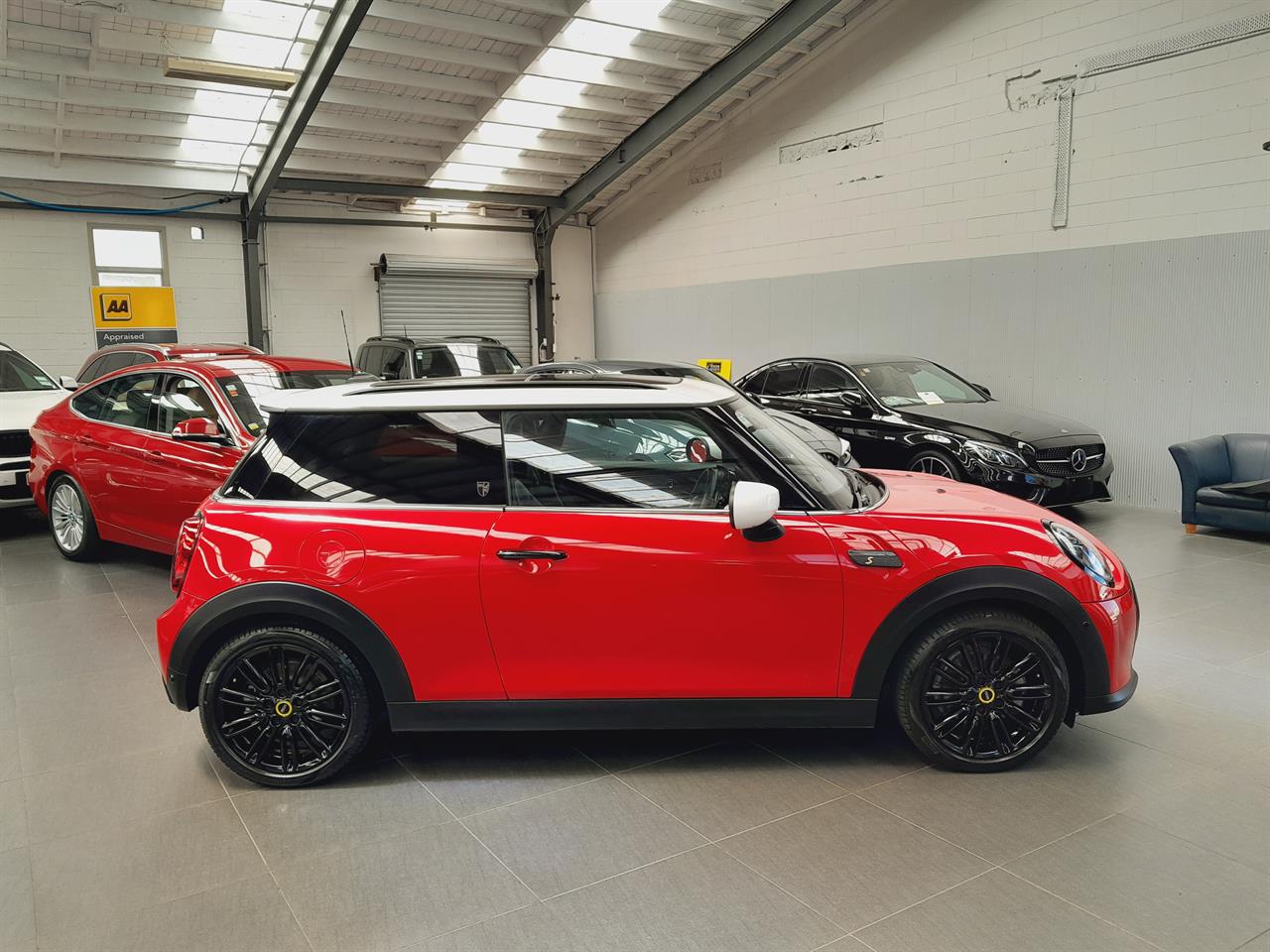 2023 Mini Hatch