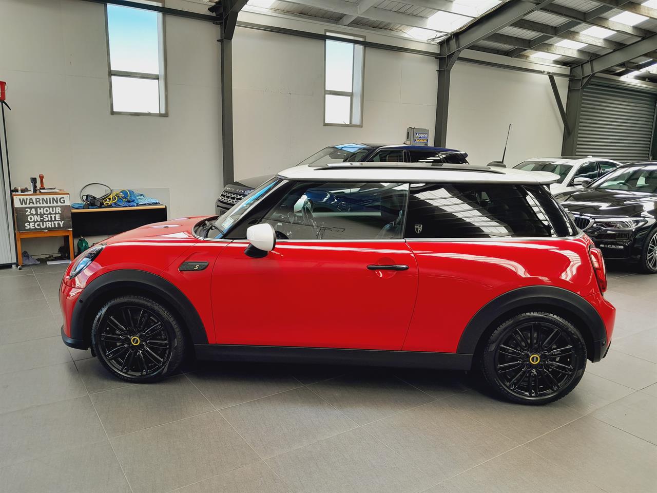 2023 Mini Hatch