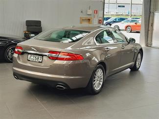 2011 Jaguar XF - Thumbnail