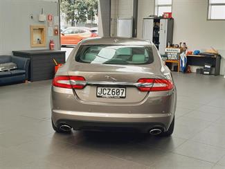 2011 Jaguar XF - Thumbnail