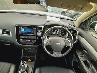 2013 Mitsubishi Outlander - Thumbnail