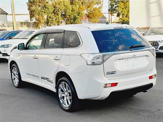 2013 Mitsubishi Outlander - Thumbnail