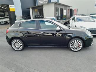 2013 Alfa Romeo Giulietta - Thumbnail