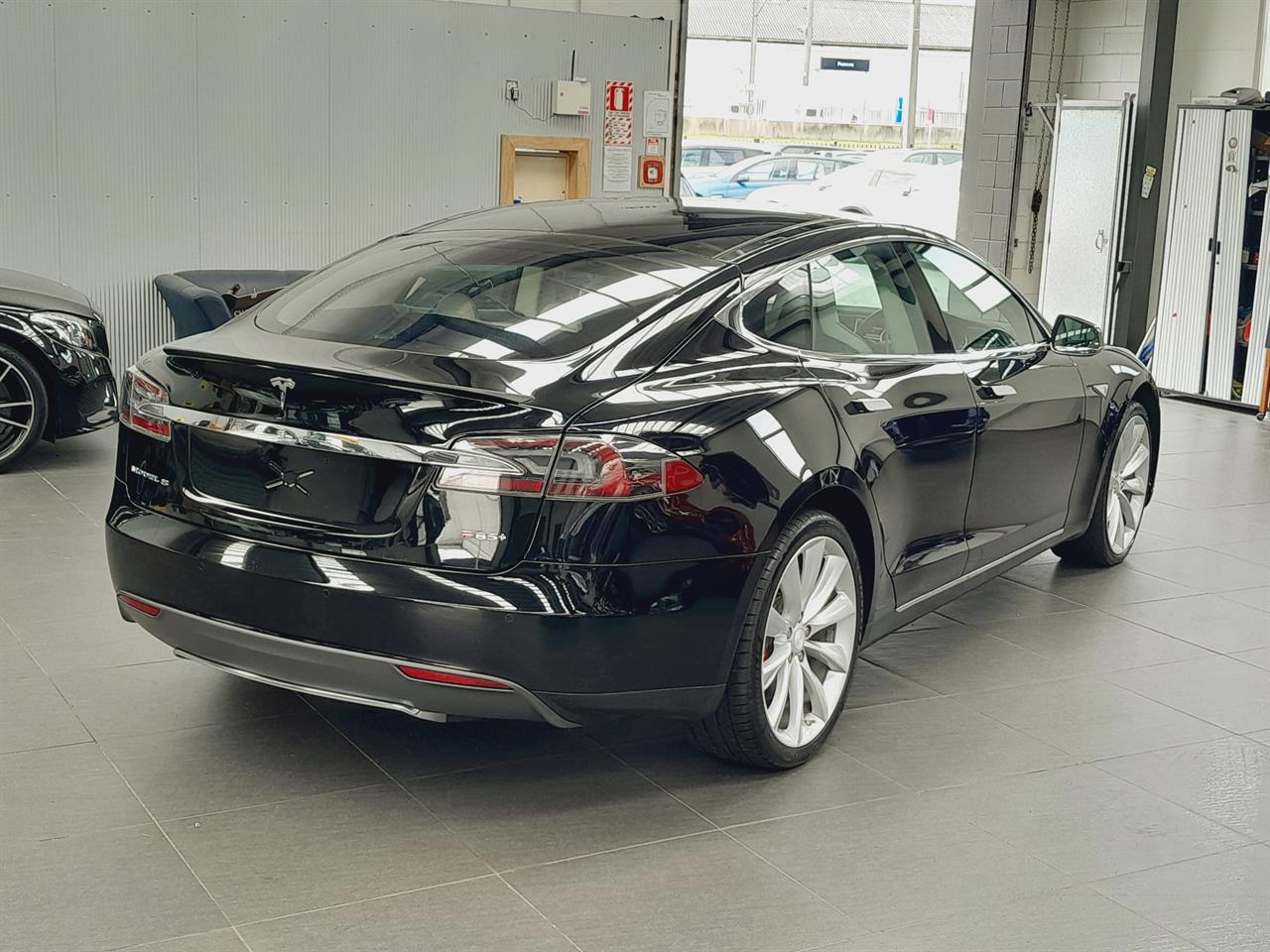 2014 Tesla Model S