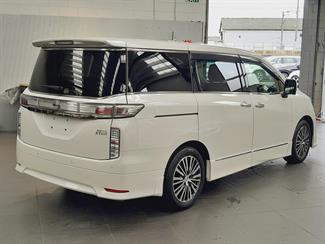 2018 Nissan Elgrand - Thumbnail