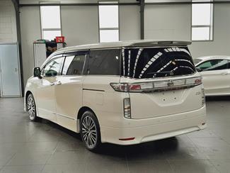 2018 Nissan Elgrand - Thumbnail