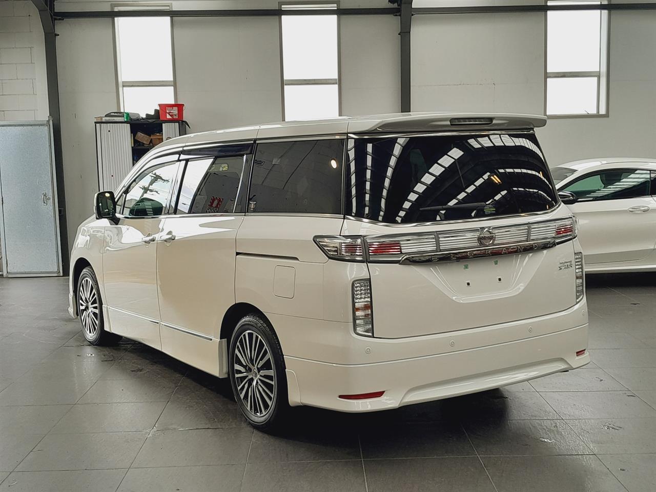 2018 Nissan Elgrand