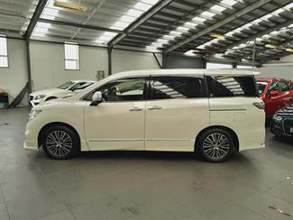 2018 Nissan Elgrand - Thumbnail